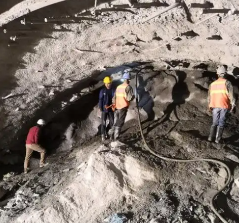 龙潭拱顶带模注浆料的施工流程及注意事项